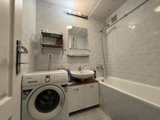 Διαμέρισμα Spacious 110 M2 With 4 Private